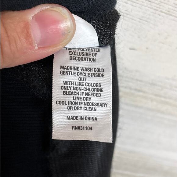 Crown & Ivy Women’s Medium Black Fuzzy Knit Ribbed Crewneck Pullover Sweater NWT - Picture 6 of 6